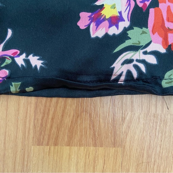 Women’s Floral Short Light Bathrobe - Picture 10 of 10